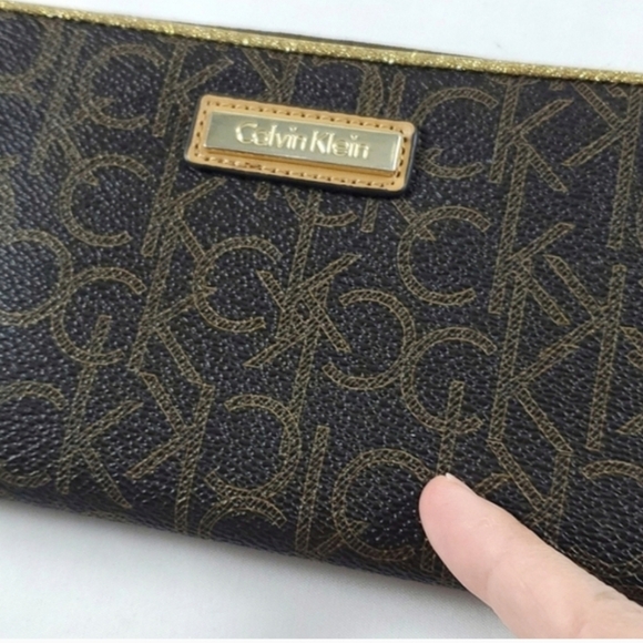 Calvin Klein Monogram Logo Continental Brown Gold Zip Around Wallet - Picture 11 of 16